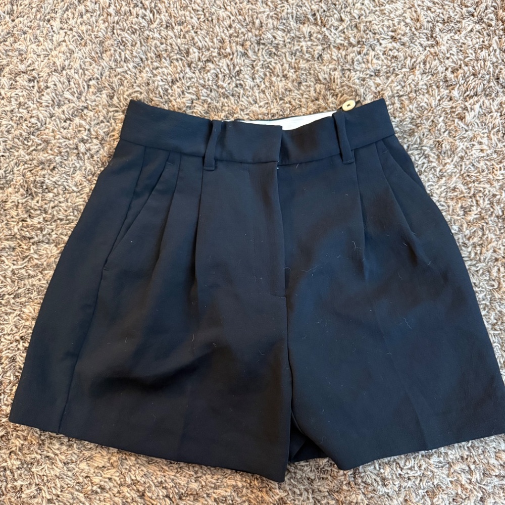 Aritzia Wilfred Tailored Trouser Shorts Size 4